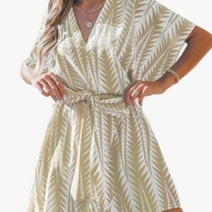 Cupshe Beige and White Swim Cover Up